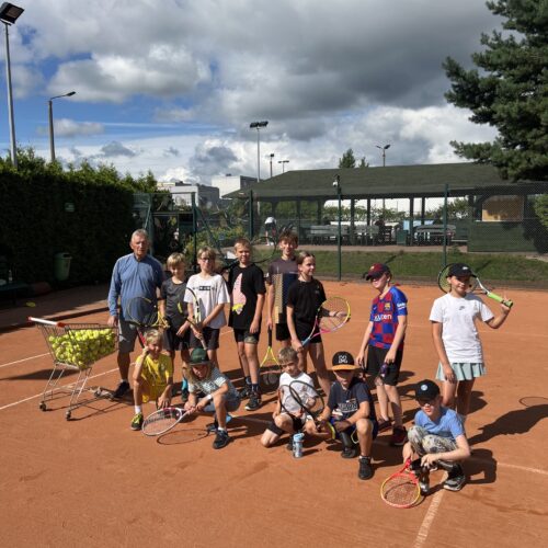 🎾 Zapisy na II turnus wakacyjnych treningów tenisowych w Redzie! 🎉