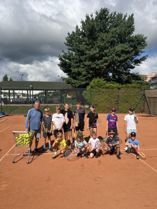 🎾 Zapisy na II turnus wakacyjnych treningów tenisowych w Redzie! 🎉