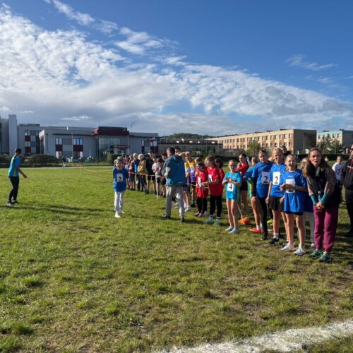 🏃‍♀️🏃‍♂️ Miejskie Igrzyska Dzieci i Młodzieży Szkolnej w Sztafetowych Biegach Przełajowych🏅