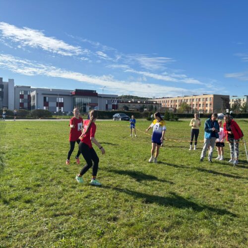 🏃‍♀️🏃‍♂️ Miejskie Igrzyska Dzieci i Młodzieży Szkolnej w Sztafetowych Biegach Przełajowych🏅